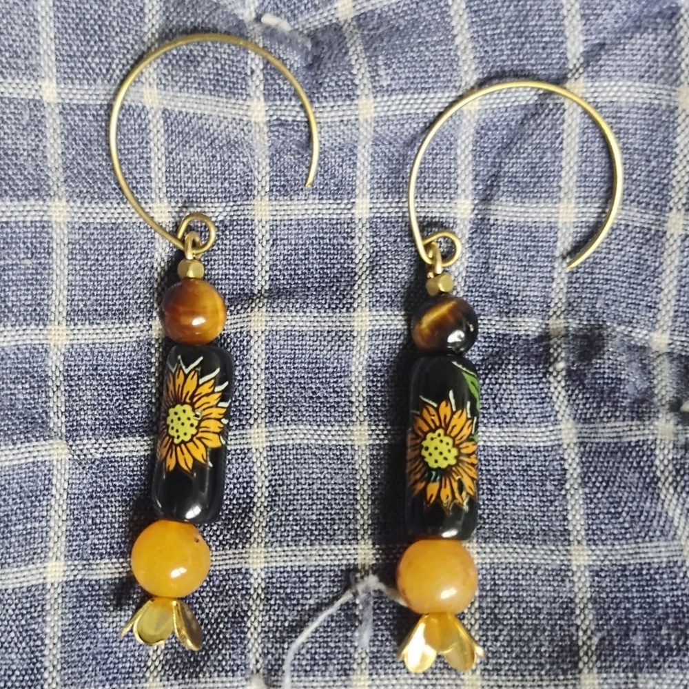 Handmade Black Floral Earrings - Picture 3 of 5